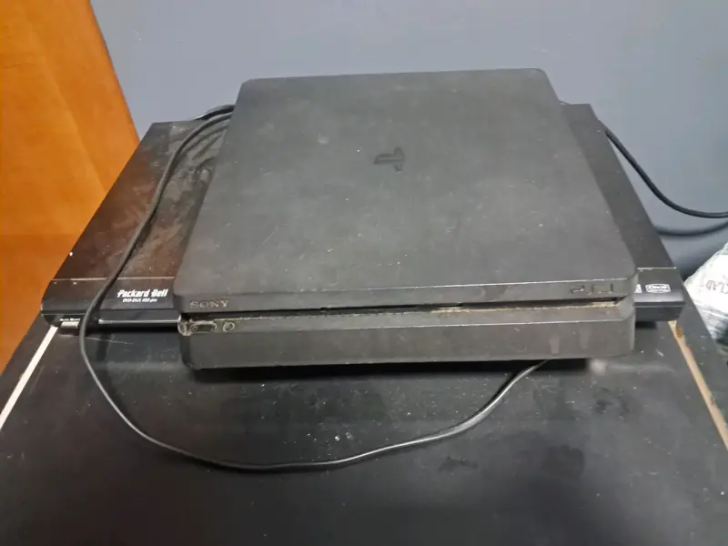 Consola Sony PlayStation negra - 1