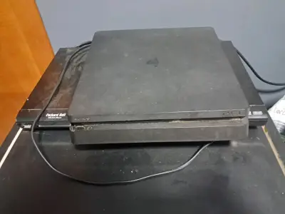 Consola Sony PlayStation negra - miniatura 1