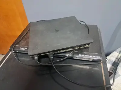 Consola Sony PlayStation negra - miniatura 2