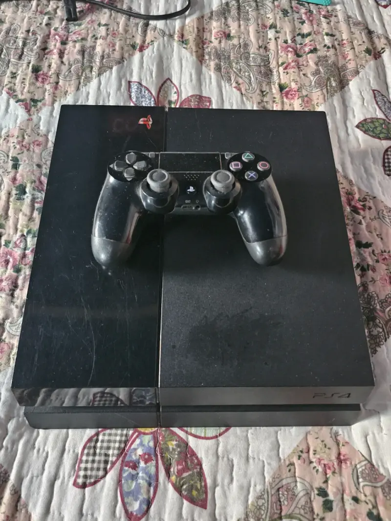 Consola PS4 con control