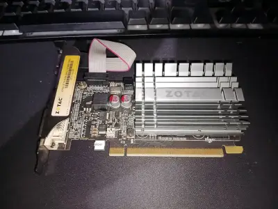 Tarjeta gráfica Zotac con HDMI - miniatura 2