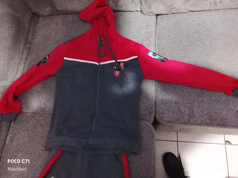Conjunto deportivo Minecraft gris y rojo - 2