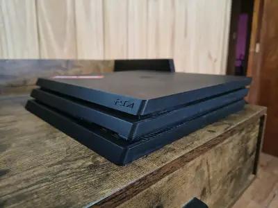 PS4 PRO 1TB + 1 Mando y GTA V Premium edition - miniatura 2