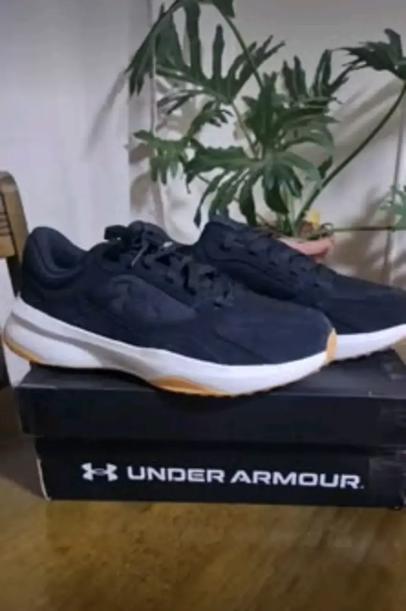 Zapatillas negras Under Armour