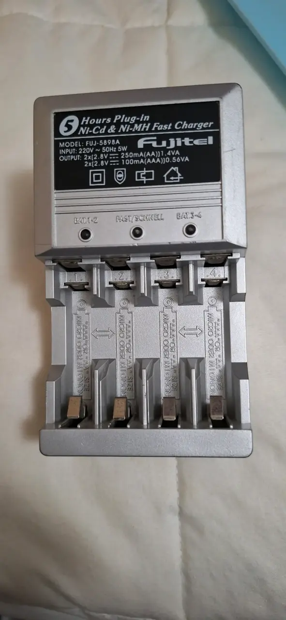 Cargador rápido Fujitel Ni-Cd/Ni-MH - 1