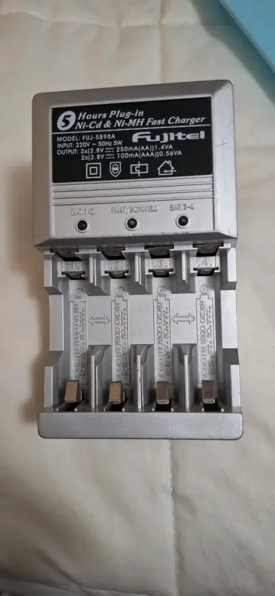 Cargador rápido Fujitel Ni-Cd/Ni-MH - miniatura 1