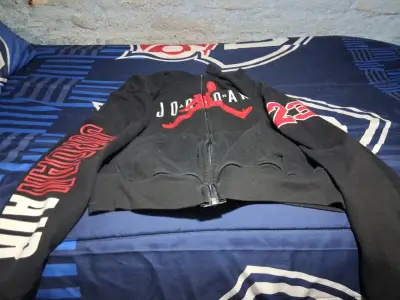 Polerón negro Jordan con capucha - miniatura 1