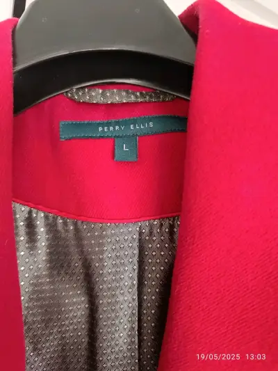 Hermoso chaquetón rojo - miniatura 2