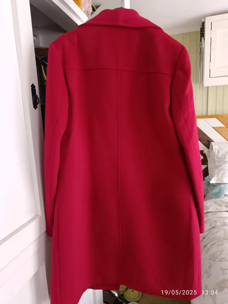 Hermoso chaquetón rojo - 4