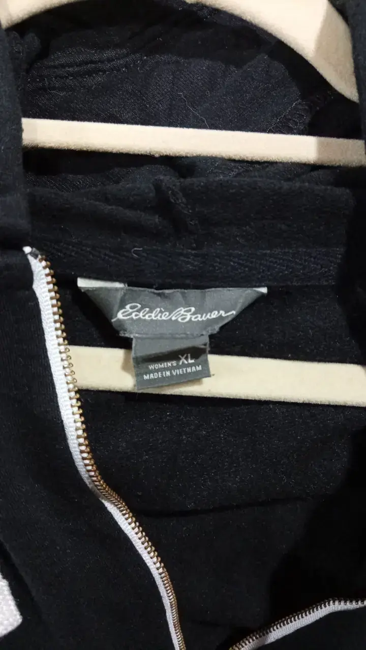 Polerón negro con capucha unisex - 2