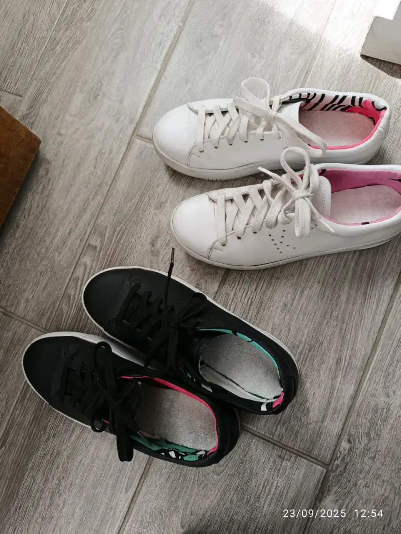 Zapatillas negras y blancas - 6