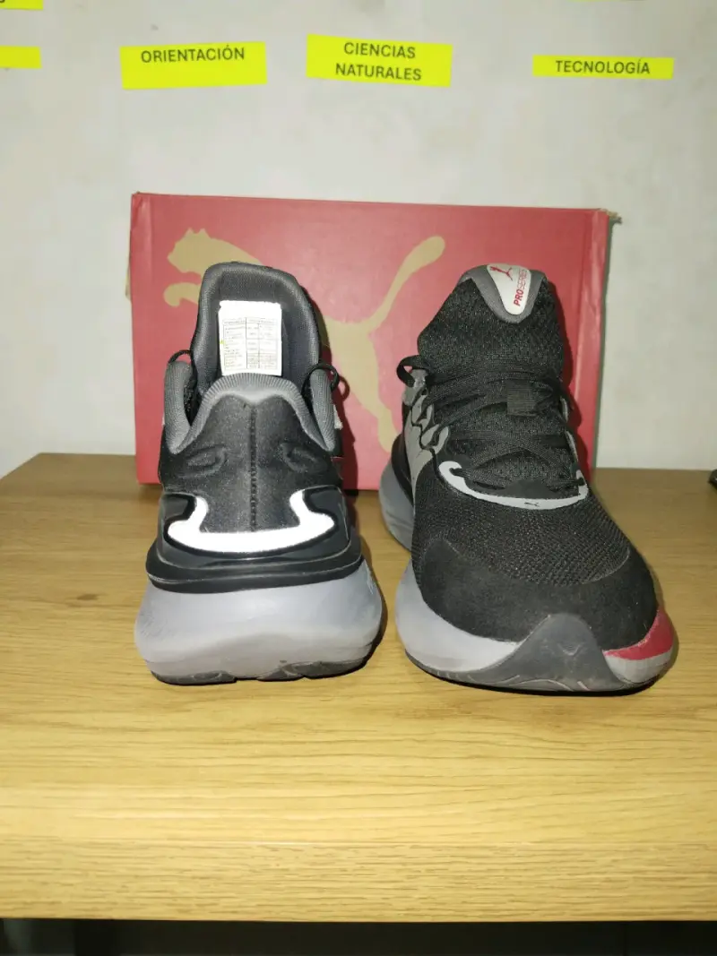 Zapatillas deportivas negras y rojas - 2