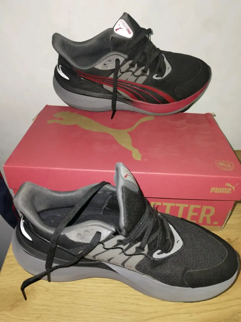 Zapatillas deportivas negras y rojas - 6