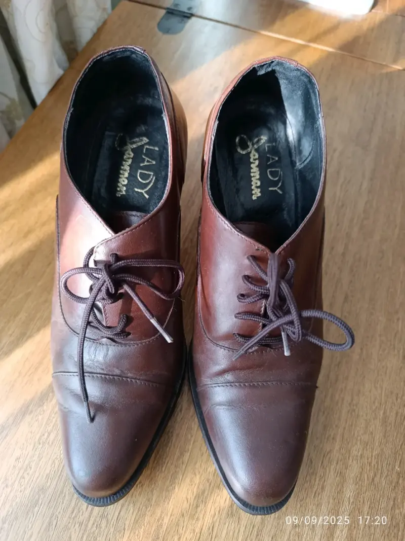 Zapatos de cuero marrones con taco - 2