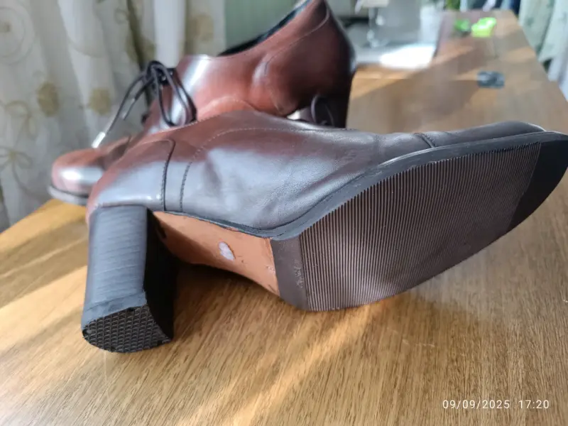Zapatos de cuero marrones con taco - 4