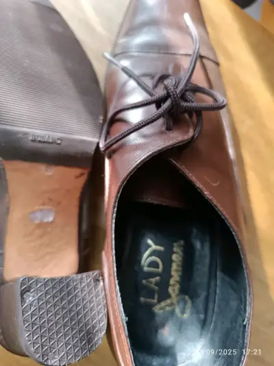Zapatos de cuero marrones con taco - miniatura 5