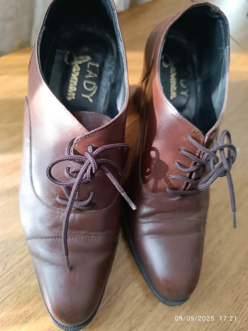 Zapatos de cuero marrones con taco - 6