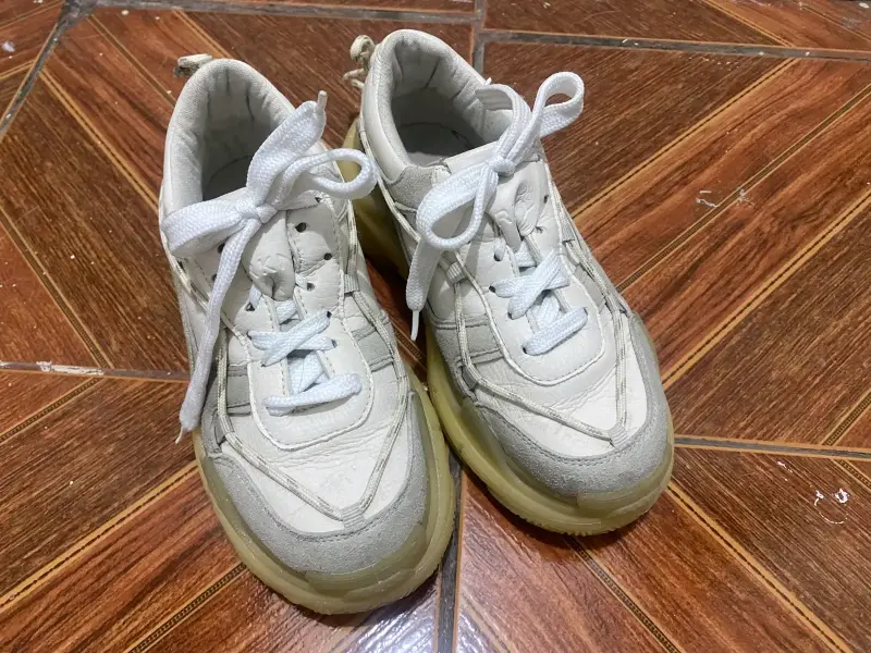 Zapatillas deportivas blancas - 1