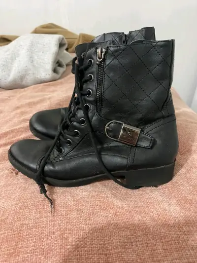 Botines negros con hebilla lateral - miniatura 1