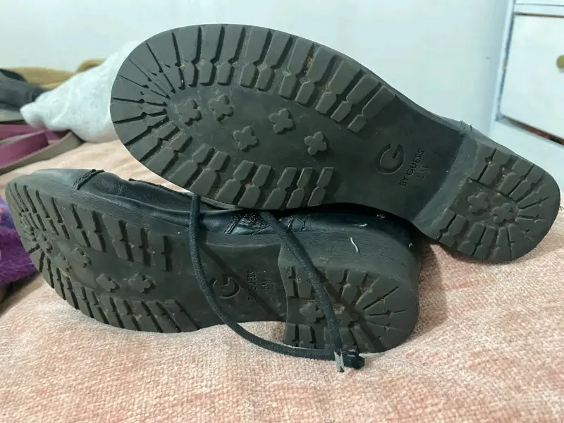 Botines negros con hebilla lateral - 3