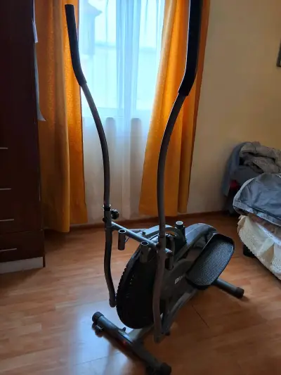 Bicicleta elíptica estática - miniatura 1