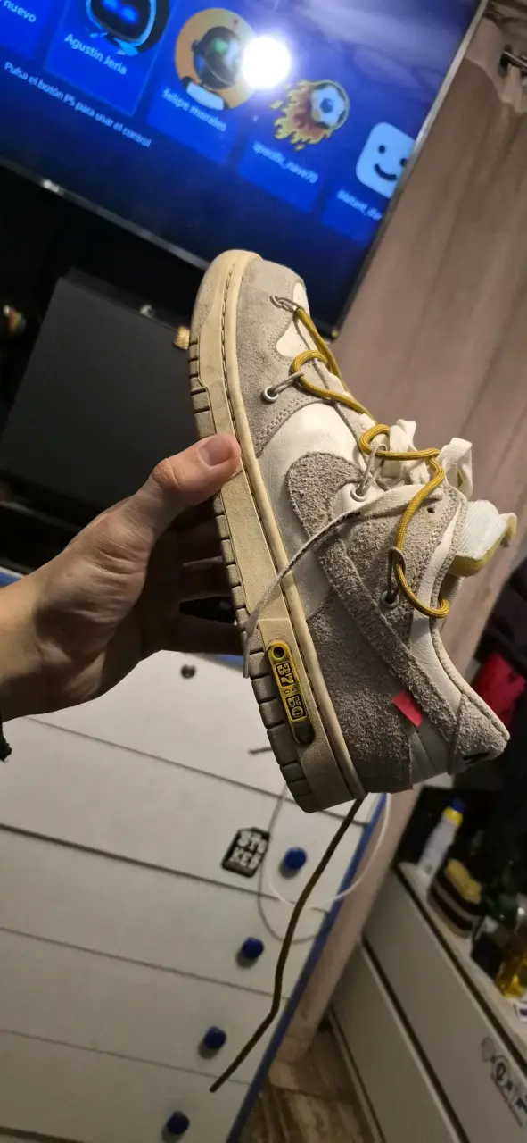 Zapatillas blancas con cordones amarillos - 4