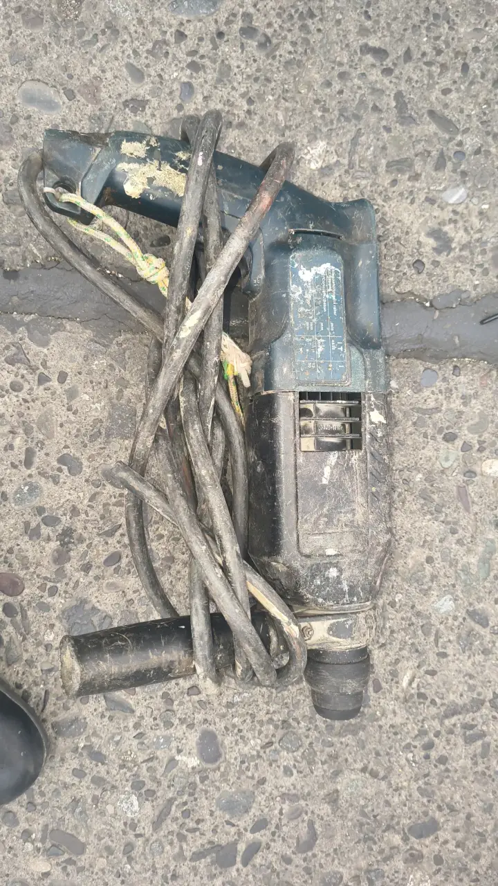 Taladro Bosch con cables - 2