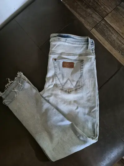 Jeans claros desgastados - miniatura 2