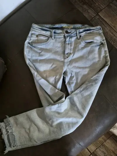 Jeans claros desgastados - miniatura 3