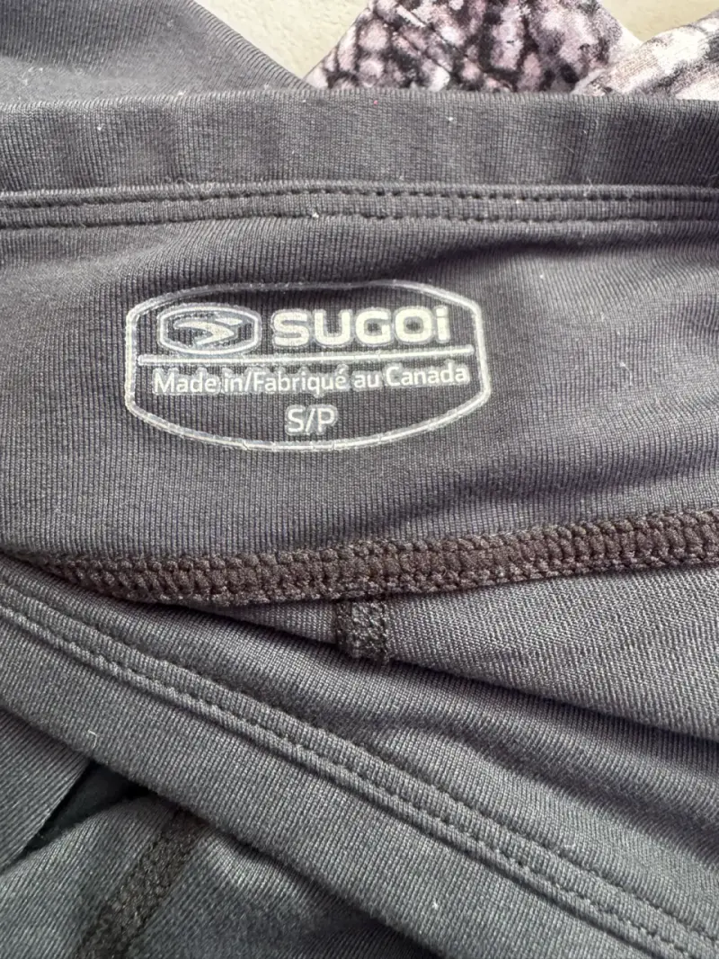 Shorts deportivos negros Sugoi - 3