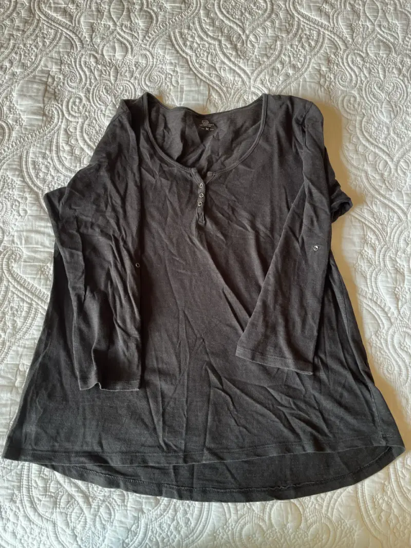 Polera negra de manga larga - 1