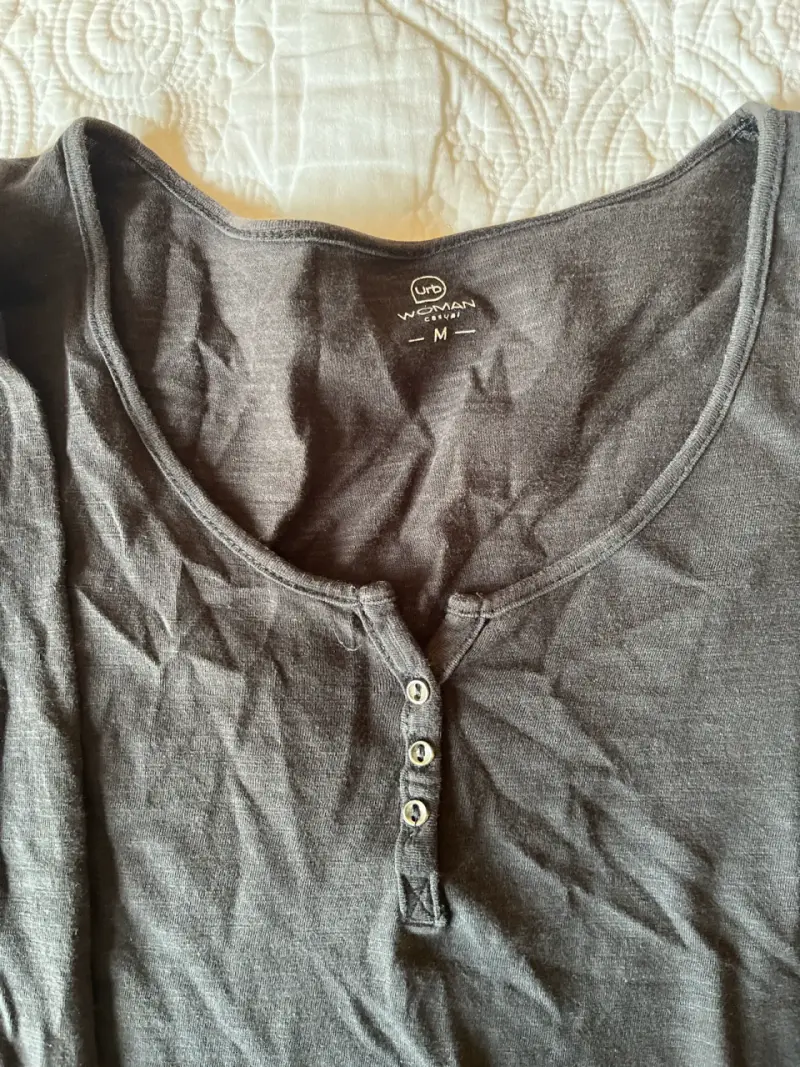 Polera negra de manga larga - 2