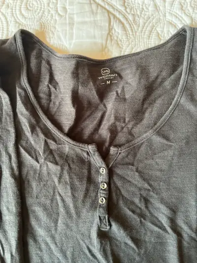 Polera negra de manga larga - miniatura 2