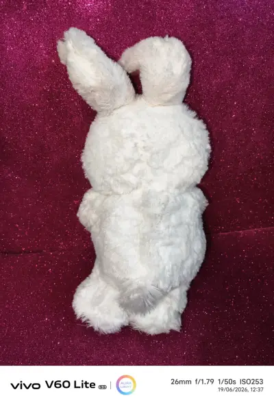 Conejo de peluche con huevo - miniatura 2