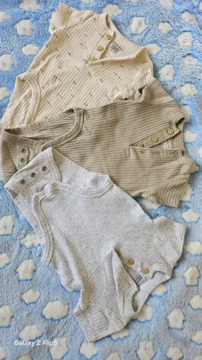 Paquete de 3 bodies de bebé - miniatura 1