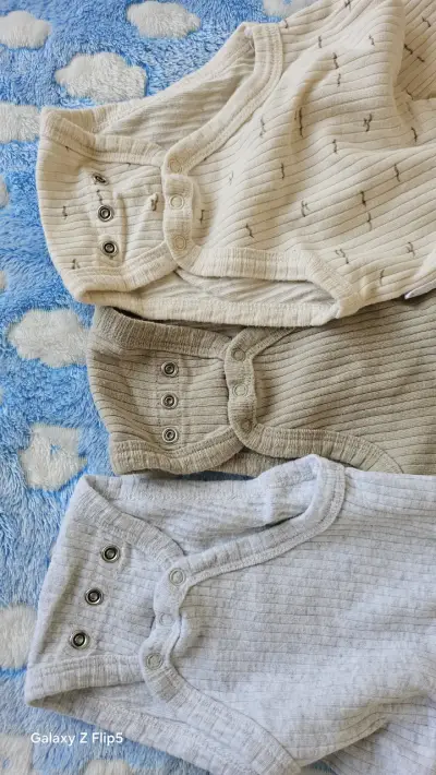 Paquete de 3 bodies de bebé - miniatura 4