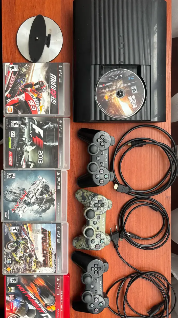 Consola PS3 con juegos y controles