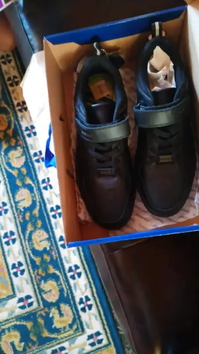 Zapatillas negras nuevas - miniatura 1