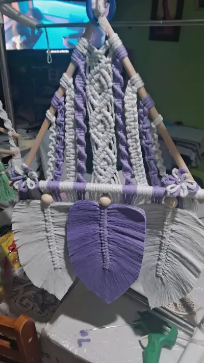 Atrapasueños de macramé blanco y verde - miniatura 3