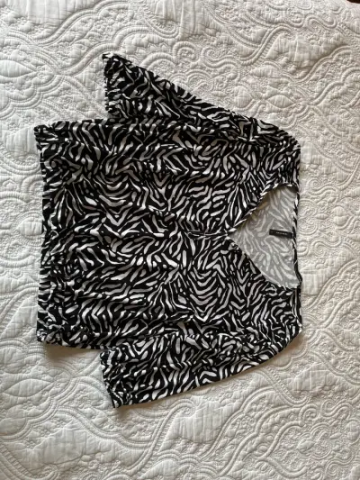 Blusa de zebra en blanco y negro - miniatura 1