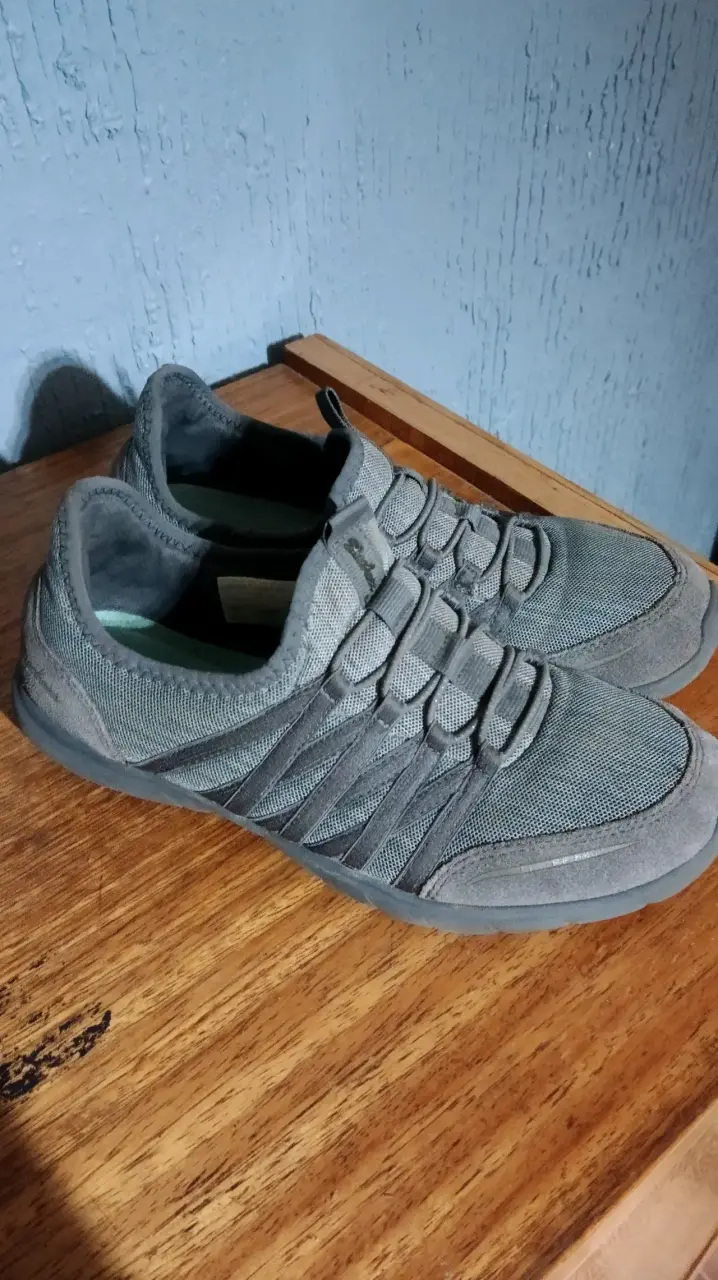 Zapatillas deportivas grises - 1