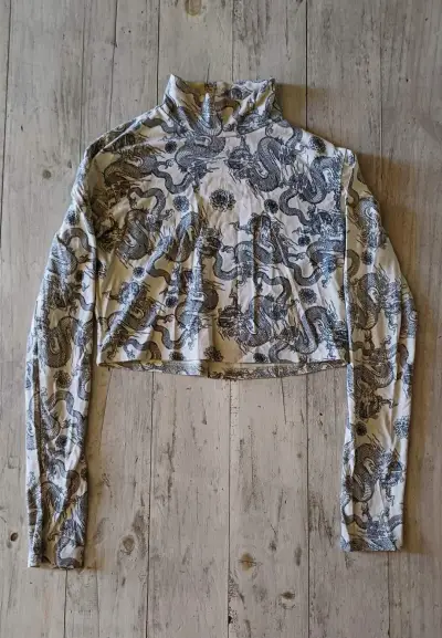 Polera cuello alto con dragones - miniatura 1
