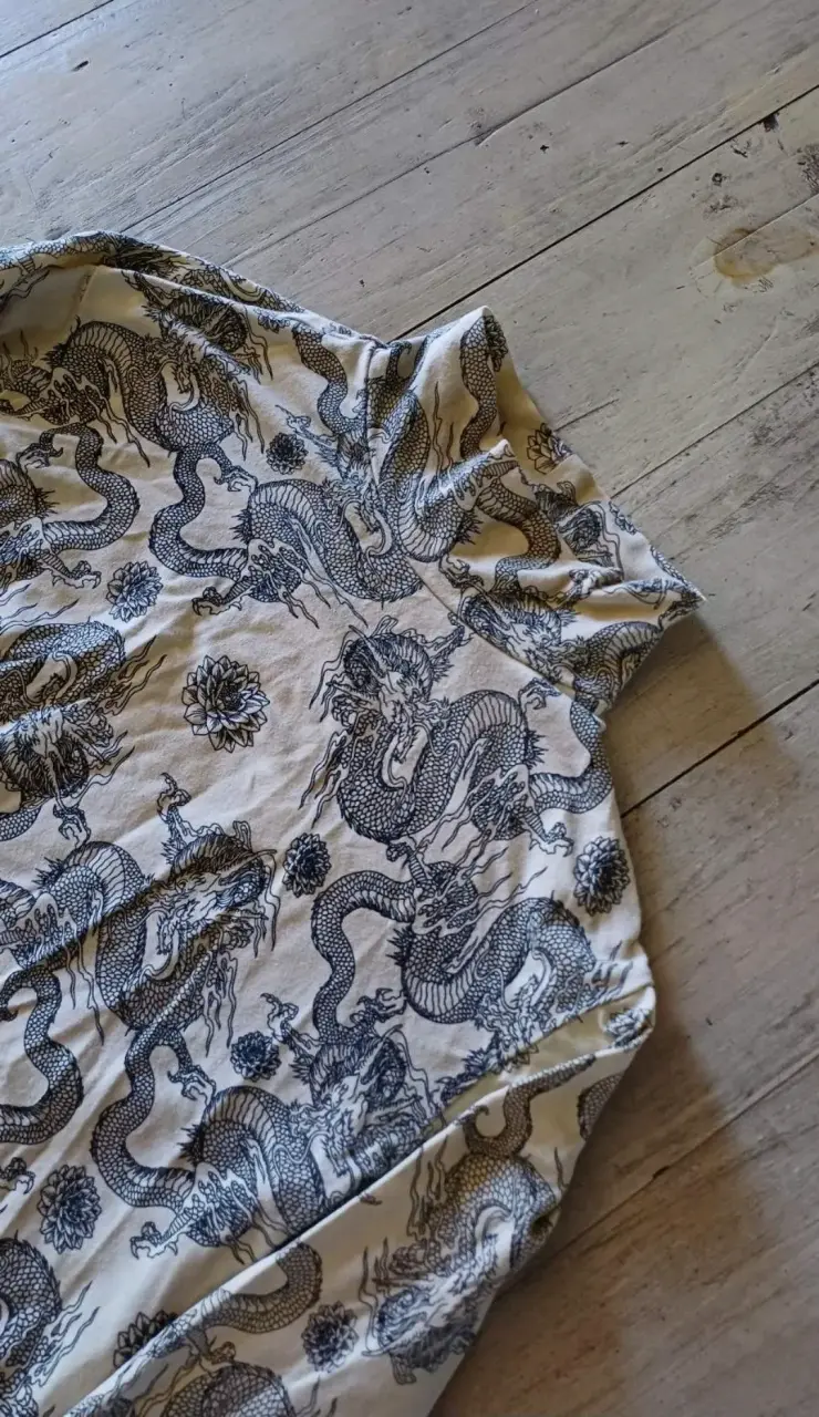 Polera cuello alto con dragones - 2