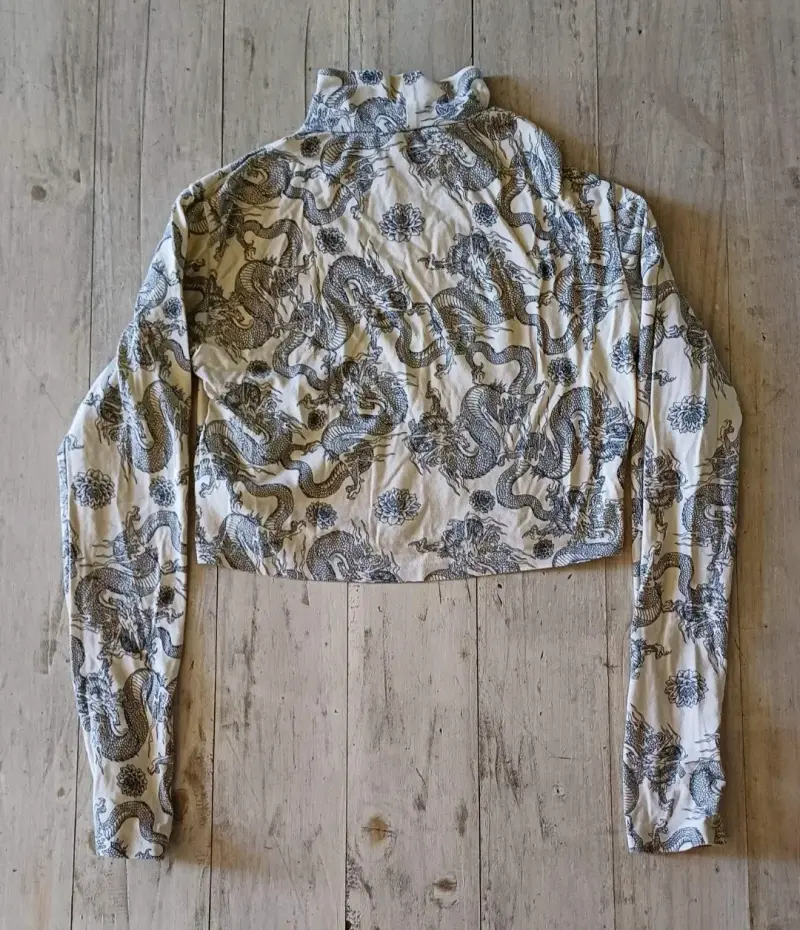 Polera cuello alto con dragones - 3