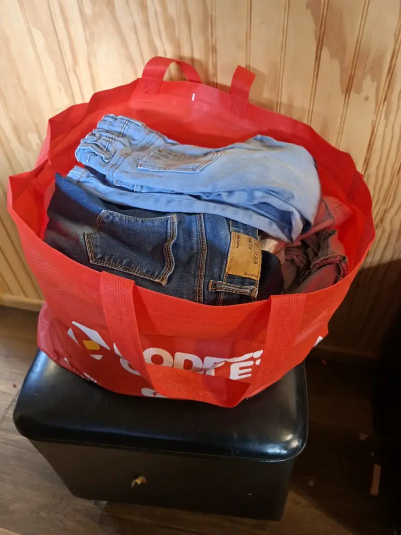Se regala lote de ropa niña talla 3 y 4 - 1