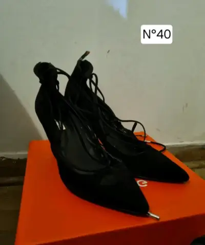 Botas negras con forro talla 40 - miniatura 2