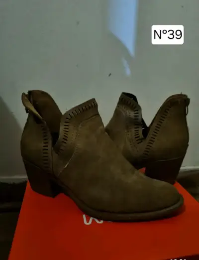 Botas negras con forro talla 40 - miniatura 3