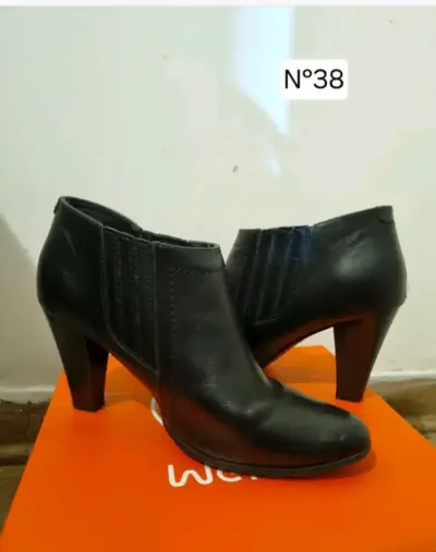 Botas negras con forro talla 40 - miniatura 4