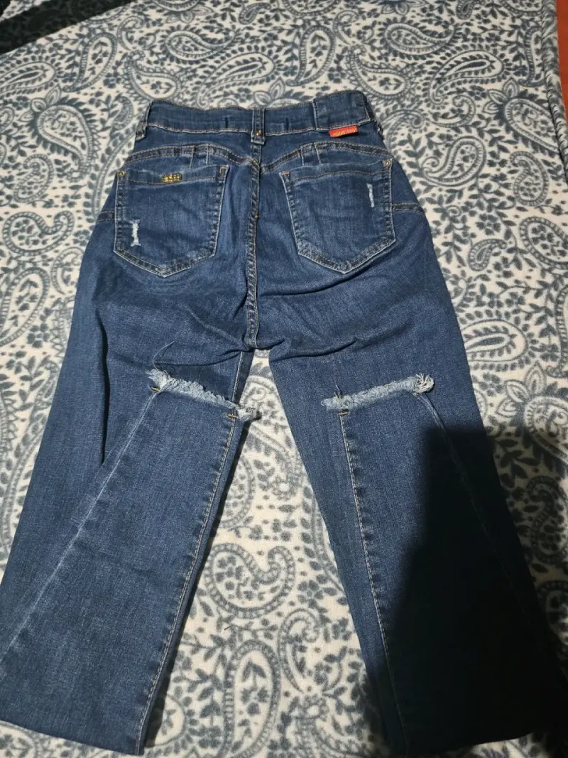 Jeans azules con roturas talla 36 - 2