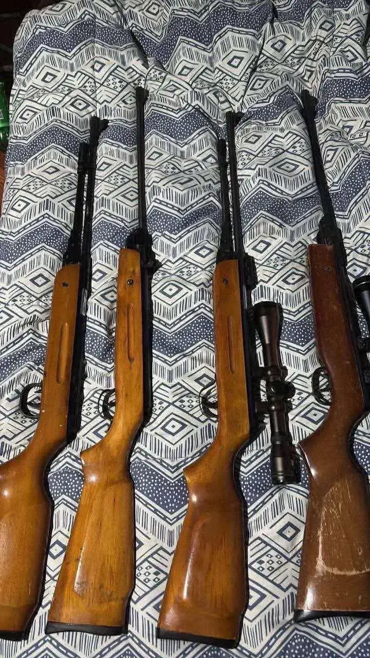 Rifles a Postones permuto
